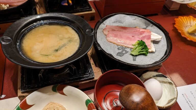 ベーコンと味噌汁