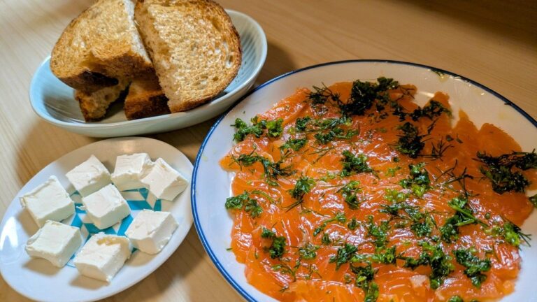 サーモンのマリネとチーズ