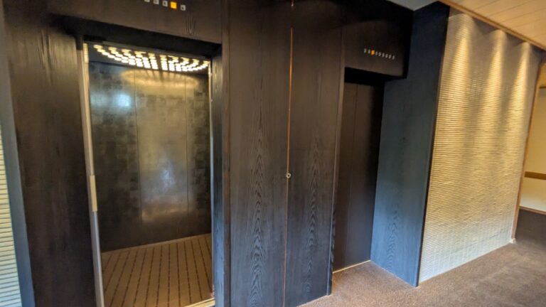館内